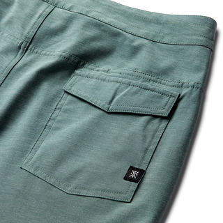 ROARK CHILLER SCALLOP BOARDSHORT SLATE GREEN