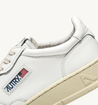 AUTRY MEDALIST LOW  WHITE WHITE LEATHER - AULMLL15