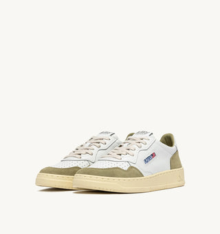 AUTRY MEDALIST LOW WHITE LEATHER GREY GREEN SUEDE - AULMFT06