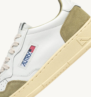 AUTRY MEDALIST LOW WHITE LEATHER GREY GREEN SUEDE - AULMFT06
