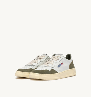 AUTRY MEDALIST LOW  WHITE LEATHER SMOKE GREEN SUEDE - AULMFT21