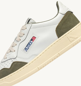 AUTRY MEDALIST LOW  WHITE LEATHER SMOKE GREEN SUEDE - AULMFT21