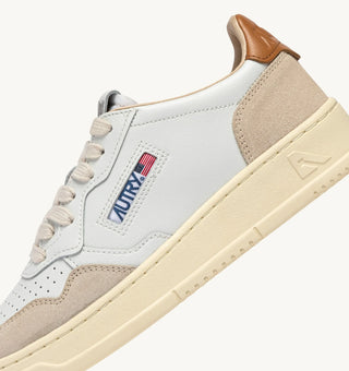 AUTRY MEDALIST LOW  WHITE LEATHER LION SUEDE - AULMLS16