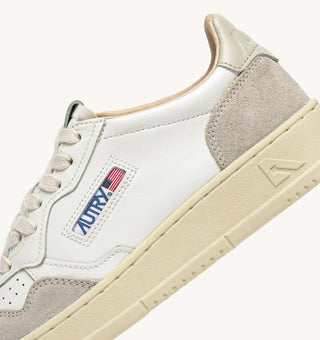 AUTRY MEDALIST LOW  WHITE  PELICAN LEATHER/BEIGE SUEDE - AULWLS14