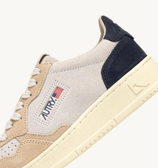 AUTRY MEDALIST LOW SUEDE WHITE SAND BLUE SPACE - AULMTS29